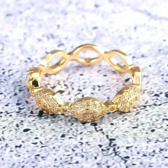 Beautiful 18k Yellow Gold Over Silver White Sapphire Band - Picture 5 of 5